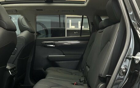 Toyota Highlander, 2025 год, 6 090 000 рублей, 25 фотография