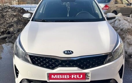 KIA Rio IV, 2021 год, 1 700 000 рублей, 1 фотография