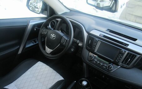 Toyota RAV4, 2017 год, 2 150 000 рублей, 13 фотография