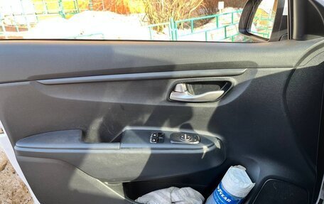 KIA Rio IV, 2021 год, 1 700 000 рублей, 10 фотография