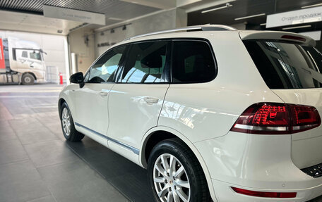 Volkswagen Touareg III, 2013 год, 1 899 000 рублей, 2 фотография