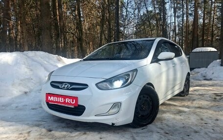 Hyundai Solaris II рестайлинг, 2011 год, 710 000 рублей, 3 фотография