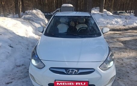 Hyundai Solaris II рестайлинг, 2011 год, 710 000 рублей, 4 фотография