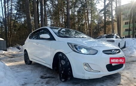 Hyundai Solaris II рестайлинг, 2011 год, 710 000 рублей, 2 фотография