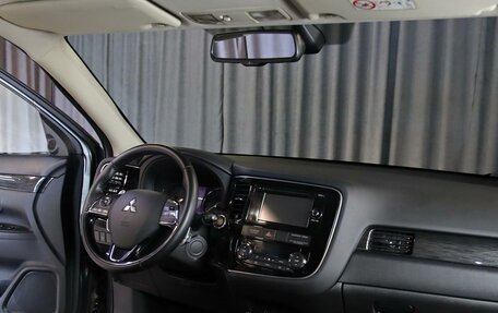 Mitsubishi Outlander III рестайлинг 3, 2017 год, 2 149 000 рублей, 5 фотография