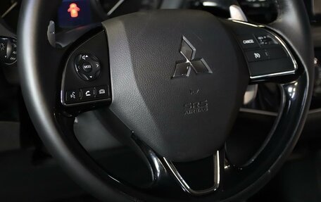 Mitsubishi Outlander III рестайлинг 3, 2017 год, 2 149 000 рублей, 10 фотография