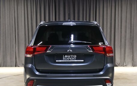 Mitsubishi Outlander III рестайлинг 3, 2017 год, 2 149 000 рублей, 14 фотография