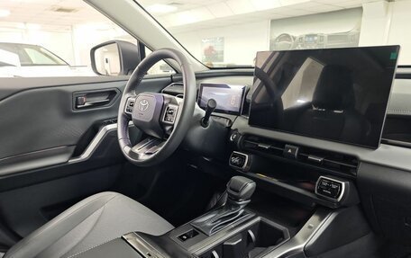 Toyota RAV4, 2025 год, 4 980 000 рублей, 16 фотография