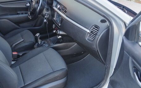 KIA Rio IV, 2018 год, 975 000 рублей, 11 фотография