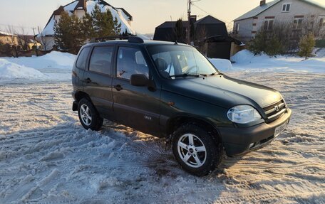 Chevrolet Niva I рестайлинг, 2004 год, 228 000 рублей, 1 фотография