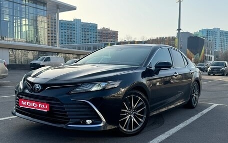Toyota Camry, 2023 год, 3 590 000 рублей, 1 фотография