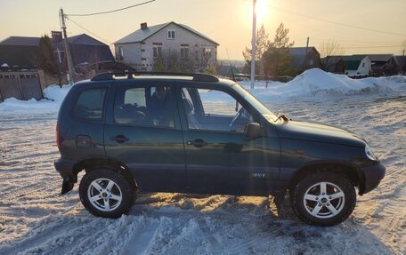 Chevrolet Niva I рестайлинг, 2004 год, 228 000 рублей, 2 фотография