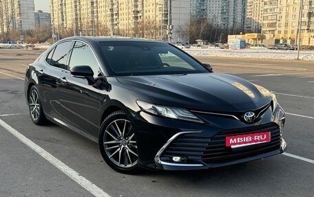 Toyota Camry, 2023 год, 3 590 000 рублей, 2 фотография