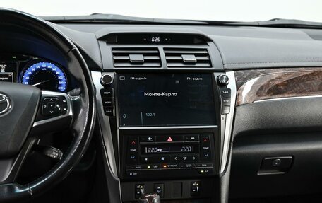 Toyota Camry, 2017 год, 2 025 000 рублей, 8 фотография
