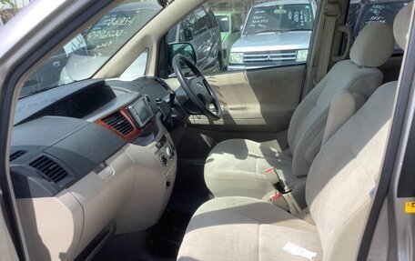 Toyota Noah III, 2002 год, 1 150 000 рублей, 7 фотография