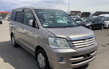 Toyota Noah III, 2002 год, 1 150 000 рублей, 3 фотография