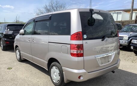 Toyota Noah III, 2002 год, 1 150 000 рублей, 6 фотография