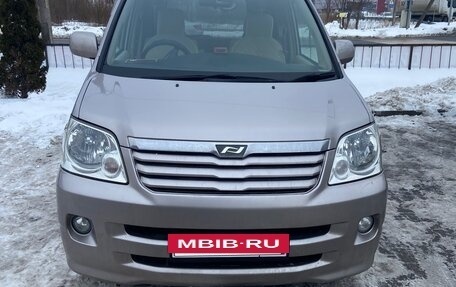 Toyota Noah III, 2002 год, 1 150 000 рублей, 2 фотография