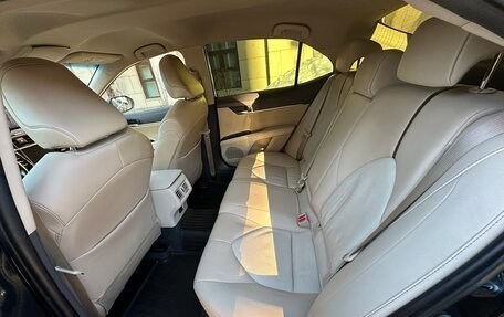 Toyota Camry, 2019 год, 2 650 000 рублей, 15 фотография