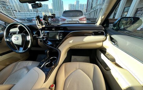 Toyota Camry, 2019 год, 2 650 000 рублей, 10 фотография