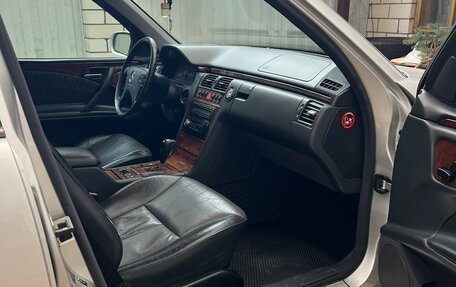 Mercedes-Benz E-Класс, 2002 год, 780 000 рублей, 5 фотография