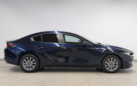 Mazda 3, 2019 год, 2 100 000 рублей, 4 фотография