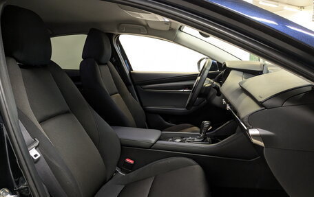 Mazda 3, 2019 год, 2 100 000 рублей, 25 фотография