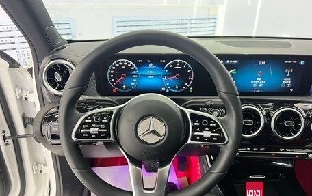 Mercedes-Benz A-Класс, 2022 год, 2 300 000 рублей, 10 фотография