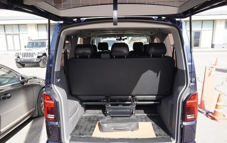 Volkswagen Caravelle T6 рестайлинг, 2021 год, 4 700 000 рублей, 5 фотография