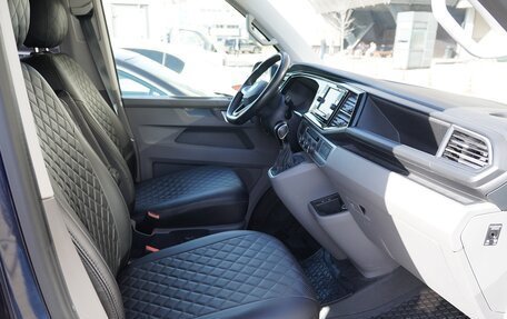 Volkswagen Caravelle T6 рестайлинг, 2021 год, 4 700 000 рублей, 12 фотография