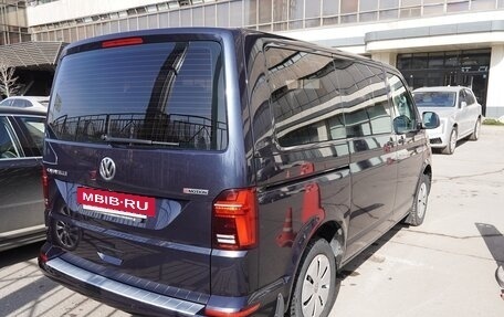 Volkswagen Caravelle T6 рестайлинг, 2021 год, 4 700 000 рублей, 4 фотография