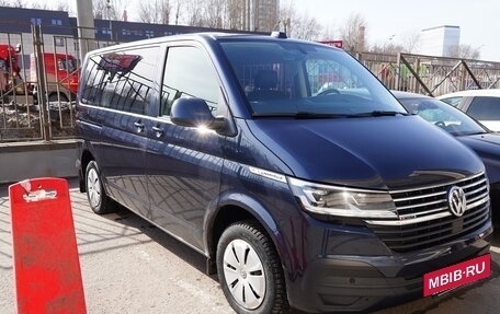 Volkswagen Caravelle T6 рестайлинг, 2021 год, 4 700 000 рублей, 2 фотография