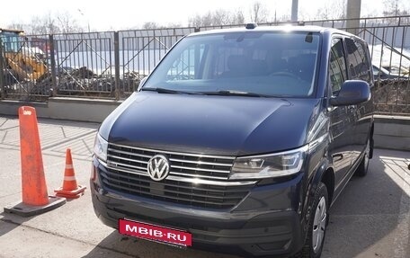 Volkswagen Caravelle T6 рестайлинг, 2021 год, 4 700 000 рублей, 6 фотография
