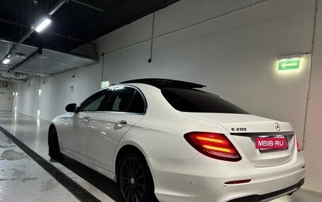 Mercedes-Benz E-Класс, 2016 год, 2 930 000 рублей, 19 фотография