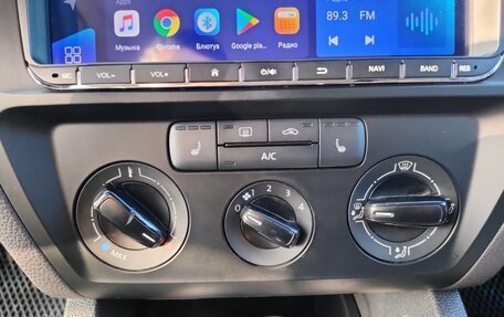 Volkswagen Jetta VI, 2015 год, 900 000 рублей, 14 фотография