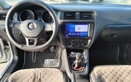 Volkswagen Jetta VI, 2015 год, 900 000 рублей, 13 фотография