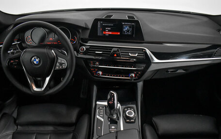 BMW 5 серия, 2019 год, 2 799 000 рублей, 15 фотография