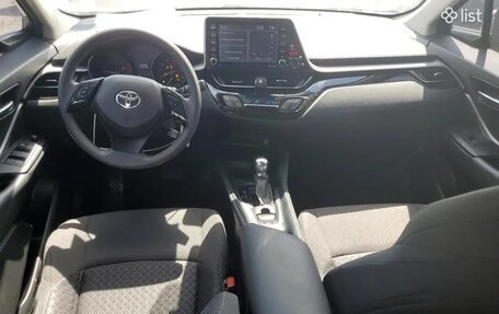 Toyota C-HR I рестайлинг, 2021 год, 2 350 000 рублей, 8 фотография