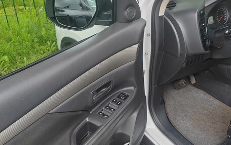 Mitsubishi Outlander III рестайлинг 3, 2018 год, 1 910 000 рублей, 7 фотография