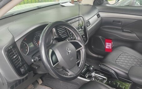 Mitsubishi Outlander III рестайлинг 3, 2018 год, 1 910 000 рублей, 5 фотография