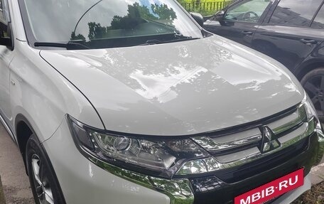 Mitsubishi Outlander III рестайлинг 3, 2018 год, 1 910 000 рублей, 11 фотография