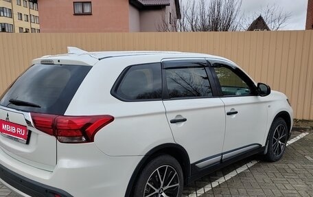 Mitsubishi Outlander III рестайлинг 3, 2018 год, 1 910 000 рублей, 3 фотография