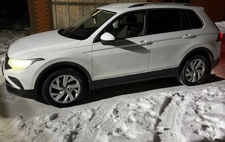 Volkswagen Tiguan II, 2021 год, 2 860 000 рублей, 5 фотография