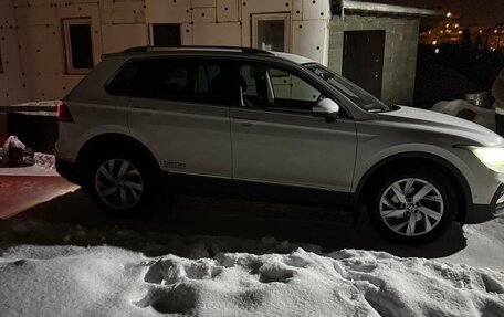 Volkswagen Tiguan II, 2021 год, 2 860 000 рублей, 4 фотография