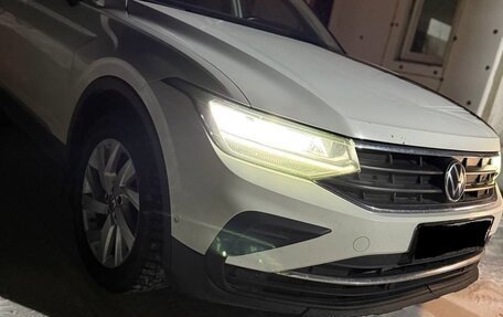 Volkswagen Tiguan II, 2021 год, 2 860 000 рублей, 3 фотография