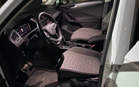 Volkswagen Tiguan II, 2021 год, 2 860 000 рублей, 9 фотография