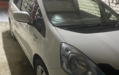 Honda Fit Shuttle I рестайлинг, 2013 год, 1 000 000 рублей, 3 фотография