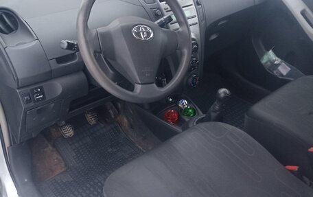 Toyota Yaris III рестайлинг, 2008 год, 630 000 рублей, 9 фотография