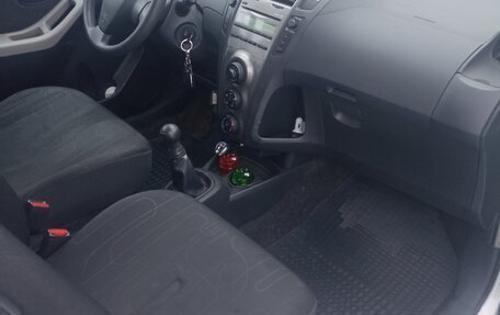 Toyota Yaris III рестайлинг, 2008 год, 630 000 рублей, 10 фотография