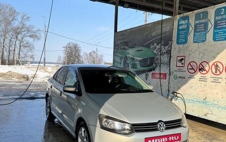 Volkswagen Polo VI (EU Market), 2011 год, 700 000 рублей, 3 фотография